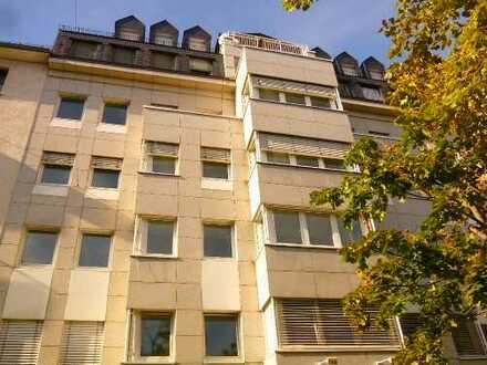 Moderne Innenstadt-Wohnung mit Einbauküche, Garage und Aufzug, Nähe Luisenforum