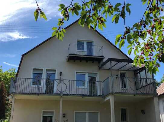 Renovierte 4,5-Raum-Maisonette-Wohnung mit Balkon und Einbauküche in Karlsruhe