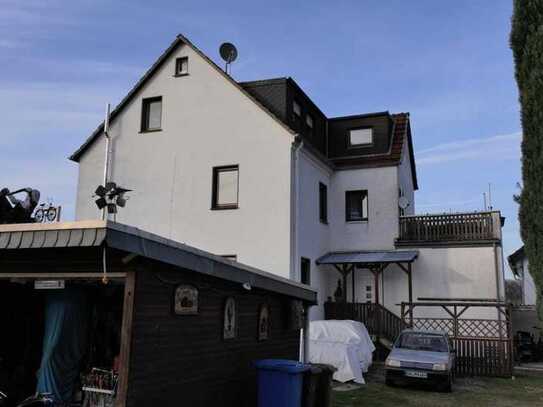 Gut gelegenes Mehrfamilienhaus mit Bauland