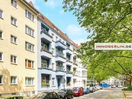 IMMOBERLIN.DE - Charmante Stuck-Altbauwohnung mit Balkon beim Koeltzepark nahe der Havel