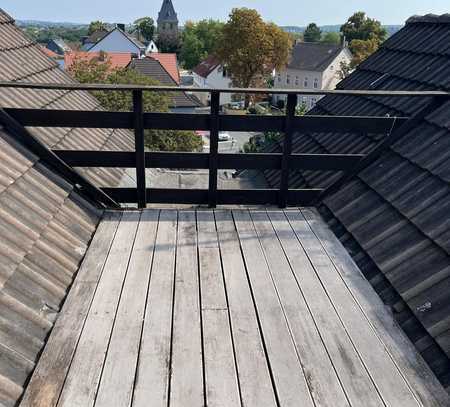 Eine schöne und gut geschnitte Wohnung in einer absoluten Top-Lage mit gemütlicher Dachterrasse!