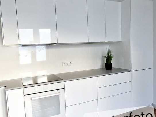 Helle teilmöblierte, 2 Zimmerwohnung, in Sanierung