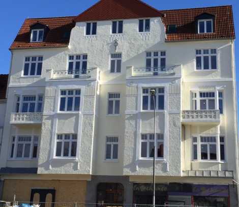 Moderne Altbauwohnung mit zwei Zimmern sowie Balkon und EBK in Lübeck