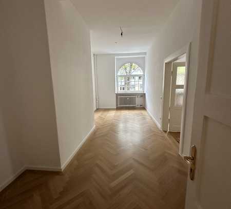 Ab sofort I Büro Top renoviert | Altbau | Nähe Hohenzollernplatz | mit viel Charme, Stil und grün