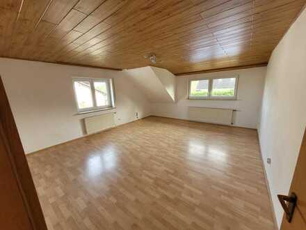 3-Zimmer-Dachgeschoss-Wohnung in freistehendem Zweifamilienhaus in Egersdorf