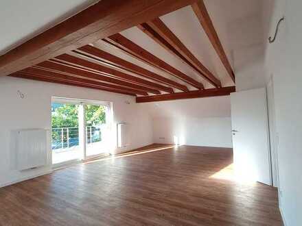 Traumhafte 2-Zimmer Wohnung mit Kamin und Terrasse inkl. Einbauküche