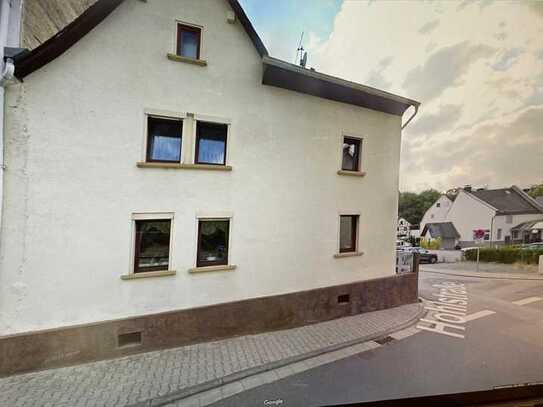 Einfamilienhaus mit viel Wohnraumpotential in der Ortslage von Villmar-Weyer