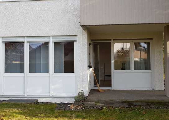 Schöne, helle und ruhige 2-Zi-EG-Wohnung mit Terasse, Stellplatz, Einbauküche in Korntal-Münchingen