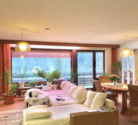 *** Helle und geräumige 2 Zimmer-Wohnung in Bad Wildbad ***