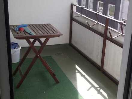 Vollständig renovierte 2,5-Zimmer-Wohnung mit Balkon in Essen