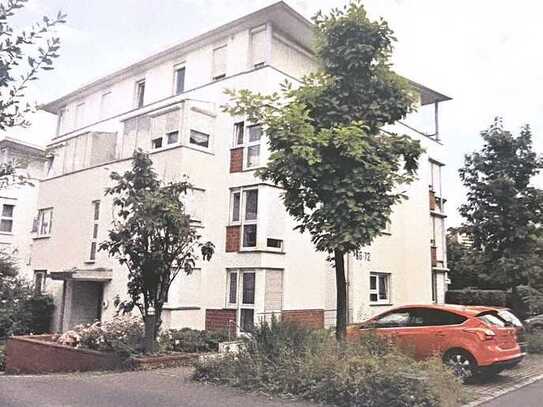 Vermietete 3-Zimmer-Wohnung mit Dachterrasse und EBK in Reutlingen mit Blick auf die Achalm