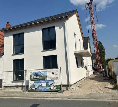 NEUBAU: Doppelhaushälfte, schlüsselfertig, Rohbau fertig