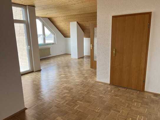 Erstbezug nach Sanierung mit Balkon: Schöne 3-Zimmer-Dachgeschosswohnung in Beselich