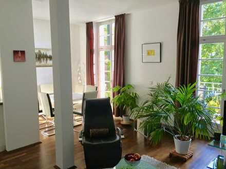 Hochwertige Wohnung mit zwei Zimmern, Balkonen und Einbauküche in Königstein