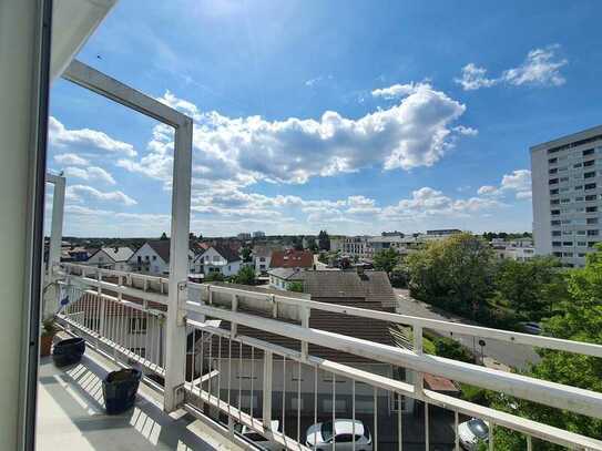 HEUSENSTAMM: Fast ein Penthouse - Bad mit Fenster - EBK