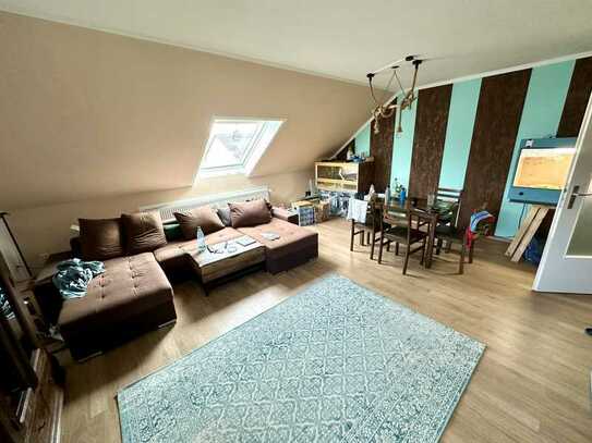Sehr schöne helle 3-Zimmer Wohnung mit Einbauküche in Rüsselsheim
