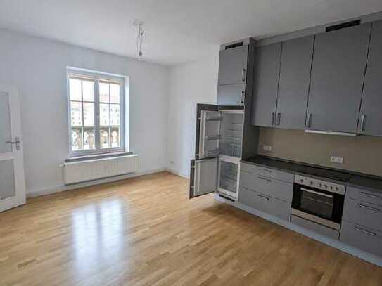 über dem Altmarkt: City-Appartment mit 2 Bädern, Balkon, Lift *EBK möglich*