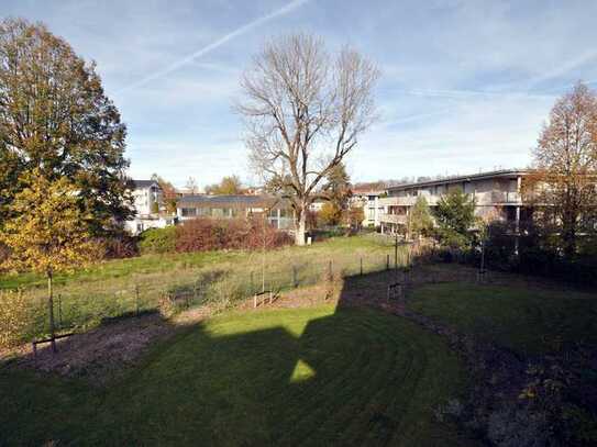 Erstbezug ! - Luxuriöse, 2- Zimmerwohnung im 1. OG mit großen Balkon im Kurviertel.