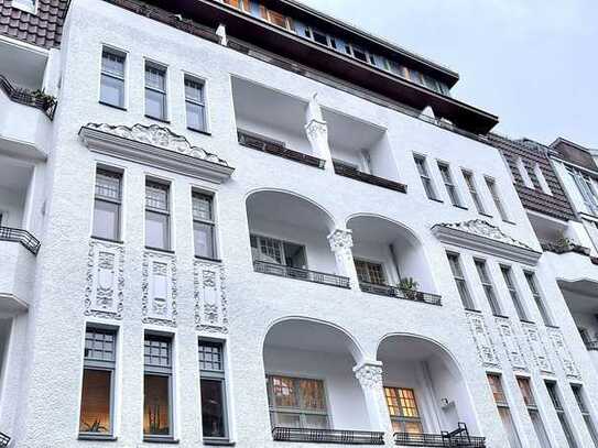 Vermietetes 4-Zimmer-DG mit Balkon * Altbau * Niebuhrstraße