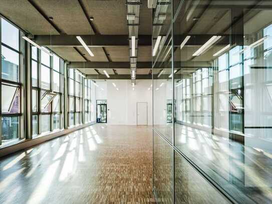 Modernes Bürohaus im historischen Gewerbehof in Berlin-Charlottenburg, Spreelage