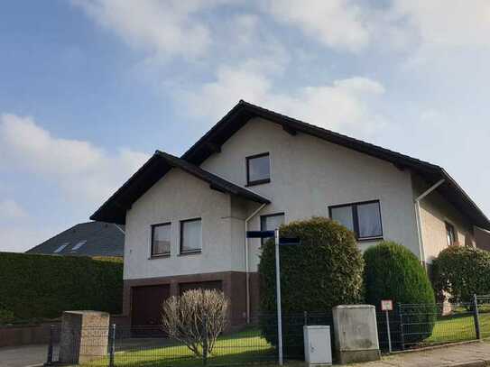 Großzügiges Einfamilienhaus mit gr. Einliegerwohnung in Bad Nenndorf