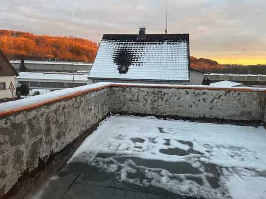 Erstbezug nach Sanierung - 3 Zimmer-Küche-Bad-Terrasse