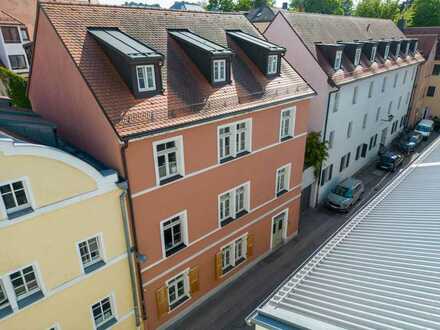 Saniertes Altstadthaus in bester Lage von Regensburg zu verkaufen mit Option auf vier Stellplätze !