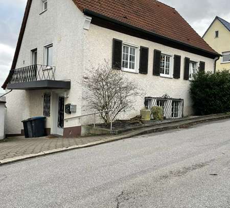 Attraktive Erdgeschosswohnung mit großem Garten und Garage