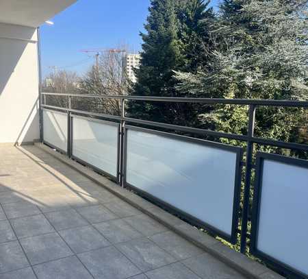Erstbezug! Lichtdurchflutete 3-Zimmer-Wohnung mit großem Balkon!