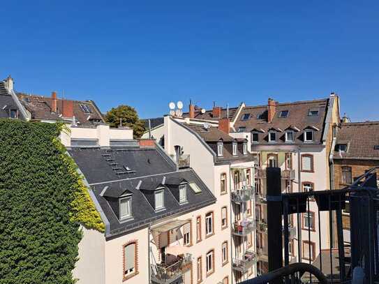 WIESBADEN: 2 Zimmer Wohnung mit Balkon, Blick ins Grüne, hochwertig möbliert