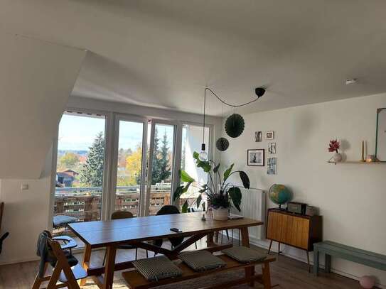 Geräumige schöne 2-Zimmer-DG-Wohnung mit Balkon