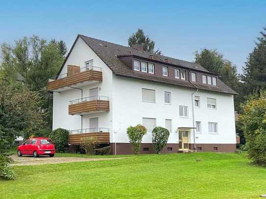 Idyllisch gelegene 2-Zimmer-Wohnung mit Balkon, Gartenmitbenutzung, Garage und schönem Blick