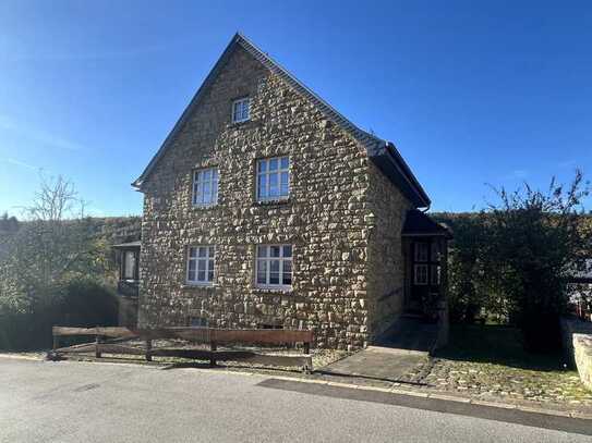 Traumhaftes Bruchsteinhaus mit angrenzendem Baugrundstück in bester Lage von Stolberg Zweifall