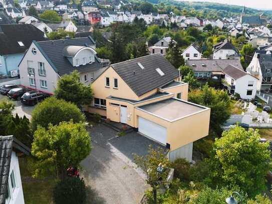 Exklusives Wohnen in Halbhöhenlage von Mülheim- Kärlich mit mit Blick über die Rheinebene