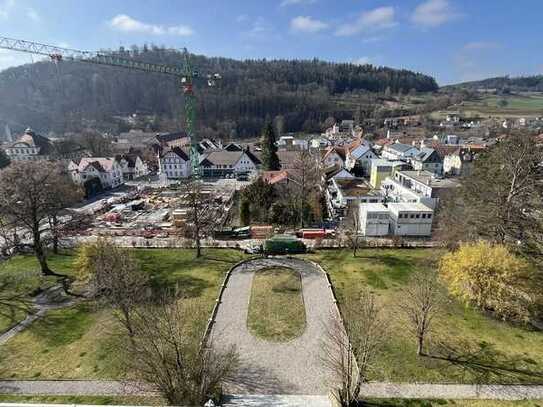 Helle 3,5-Zimmer-Wohnung mit hohen Decken, Balkon und schönem Weitblick