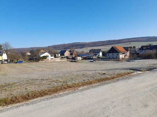 * Attraktives Baugrundstück in idyllischer Lage! * ca. 699 m² *