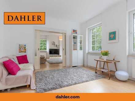 Klassische Vier-Zimmer-Altbauwohnung mit Terrasse und idyllischem Garten