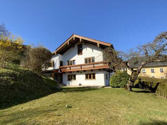 Mehrfamilienhaus mit vier Wohneinheiten, großem Grundstück, guter Rendite und zusätzlichem Baurecht!