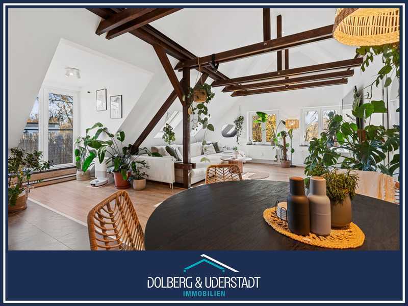 Modernisierte Traumwohnung im Dachgeschoss mit 4,5 Zimmern, Balkon und eigener Garage