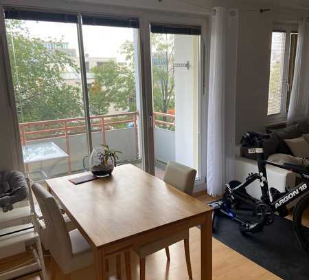 Charmante 2-Zimmer-Wohnung mit EBK, Balkon, TG-Stellplatz und Kellerabteil in Obersendling