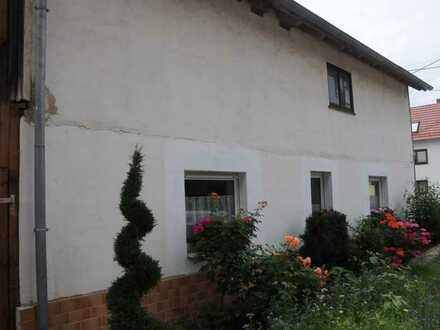 Teilsaniertes Wohnhaus mit Scheune, Garage und Innenhof in Hörselberg-Hainich