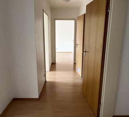 freundliche 3 Zimmerwohnung mit EBK und Balkon zu vermiten