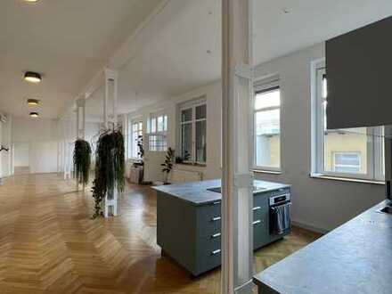 Traumhaftes Loft im charmanten Altbaukomplex: Wohn- und Gewerbenutzung möglich