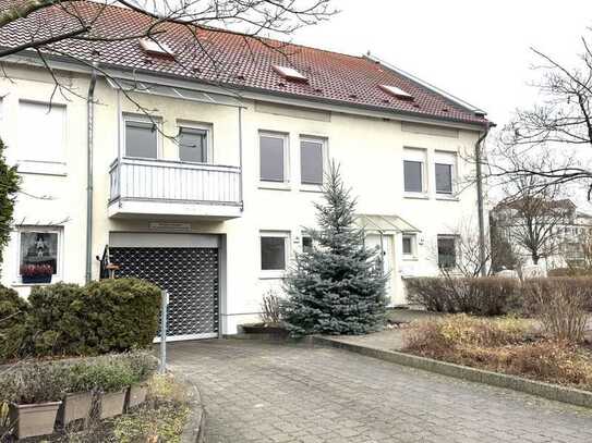 Großzügiges Reihenhaus in Michendorf - Terrasse, 3 Balkone, Tiefgarage & Außenstellplatz