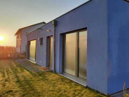 Lichtdurchfluteter Bungalow im Grünen