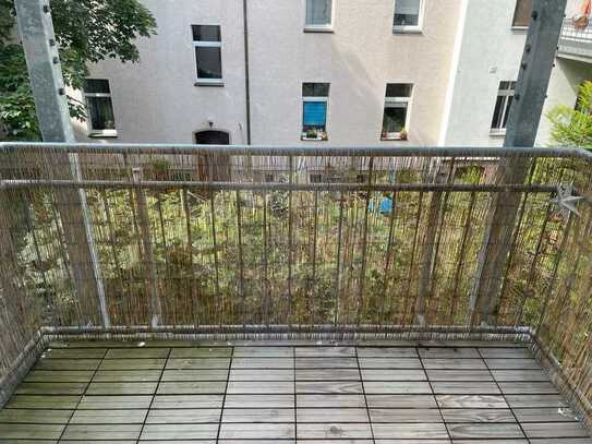 Nickel-Hoffmann-Str./großzügige 2 Zi. Whg. mit Balkon / Dusche / Laminat zu vermieten!