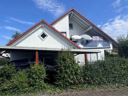 Freistehendes Zweifamilienhaus mit schönem großen Garten