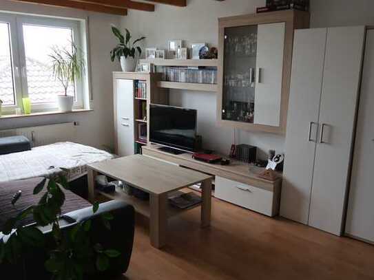 Freundliche 2-Zimmer-DG-Wohnung mit geh. Innenausstattung mit Balkon und EBK in Niefern-Öschelbronn