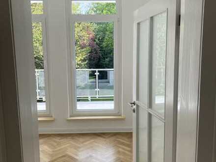Stilvolle
 3-Zimmer-Wohnung mit Balkon und Luxus-EBK in Hannovers Südstadt