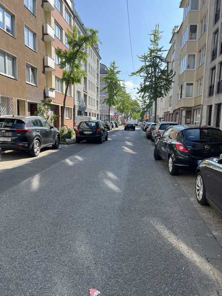 City/Kö-Nähe, gepflegtes Mehrfamilienhaus mit Tordurchfahrt.